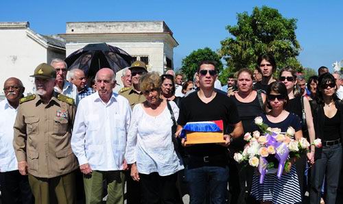 Efect�an honras f�nebres de Jaime Crombet en la necr�polis de Col�n