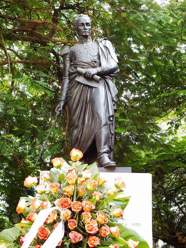Sim�n Bol�var, el Libertador, homenajeado en La Habana. Foto Abel Rojas