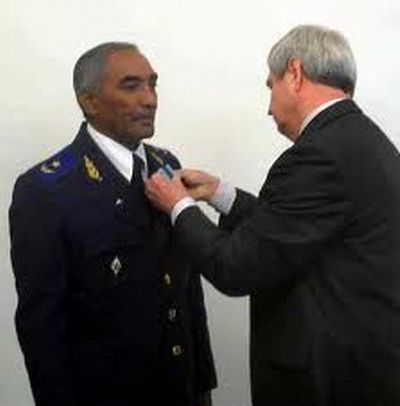 The first Cuban and Latin American cosmonaut, Brigade Gen. Arnaldo Tamayo Mendez, received on Wednesday the Friendship Order of the Russian Federation from the hands of the Vice President of the State Duma of that country, Ivan Melnikov. The first Cuban and Latin American cosmonaut, Brigade Gen. Arnaldo Tamayo Mendez, received on Wednesday the Friendship Order of the Russian Federation from the hands of the Vice President of the State Duma of that country, Ivan Melnikov.
