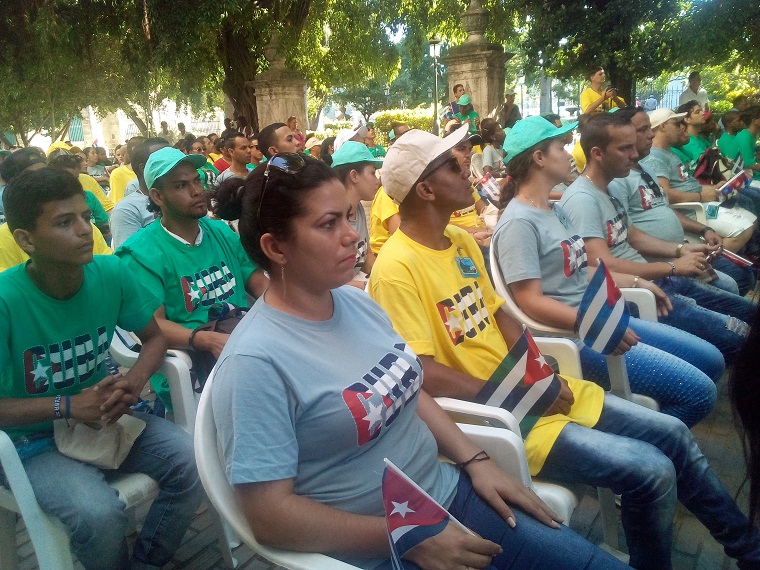 Jóvenes en La Habana recuerdan legado de Fidel Jóvenes en La Habana recuerdan legado de Fidel