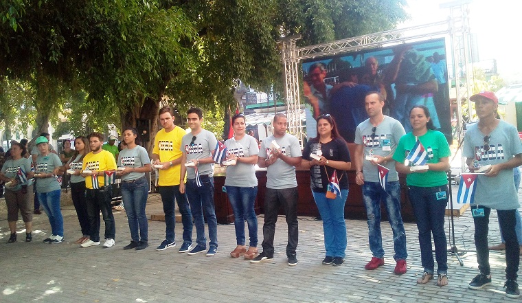 Jóvenes en La Habana recuerdan legado de Fidel Jóvenes en La Habana recuerdan legado de Fidel