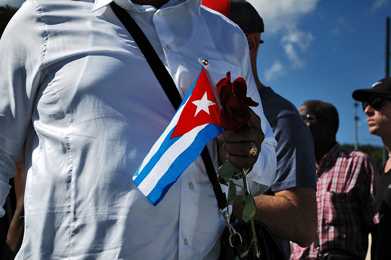 En la Plaza de la Revolución, abrazo del pueblo a Fidel