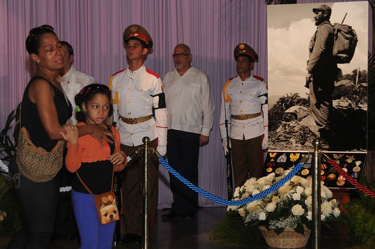 Los cubanos rendimos tributo al eterno Fidel