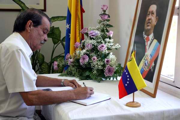 Viceministro del MINREX, Abelardo Moreno firma sus condolencias por el deceso del Presidente Hugo Chávez en la Embajada de Venezuela en La Habana Viceministro del MINREX, Abelardo Moreno firma sus condolencias por el deceso del Presidente Hugo Chávez en la Embajada de Venezuela en La Habana