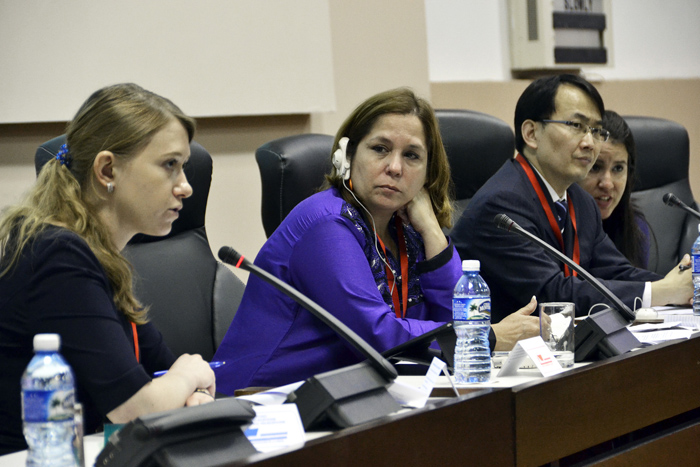 Yulia Olegovna, experta rusa, Rosa Miriam Elizalde y Li Tao, parte del panel Ciberseguridad e Informatización 2015.. Foto: Abel Rojas Barallobre.