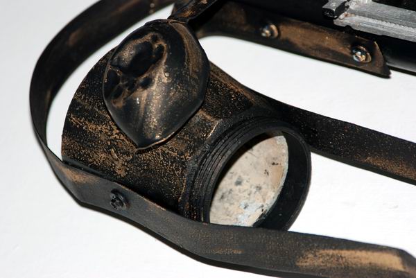 Para la realizaci�n de esta serie Alberto emple� la t�cnica Arte Pobre, muy poco utilizada pero eficaz para su trabajo art�stico. Foto: Leinad V�zquez