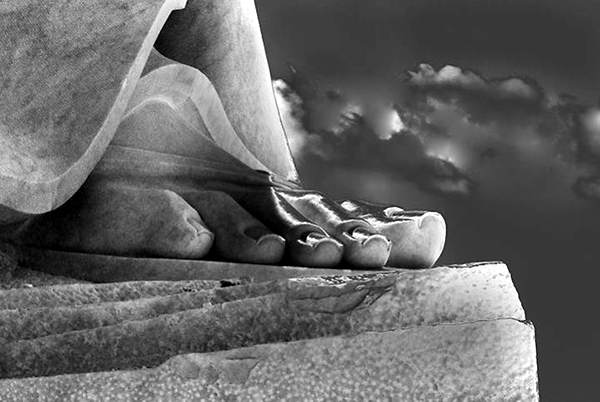 A los pies de Cristo. Foto Rigoberto Hernndez A los pies de Cristo. Foto Rigoberto Hernndez