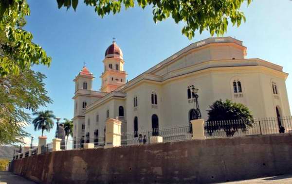 Basílica Menor Santuario de Nuestra Señora de la Caridad del Cobre, ubicada en El Cobre, poblado de la Sierra Maestra situado a unos 22 kilómetros al noroeste de la ciudad de Santiago de Cuba, 9 de marzo de 2012. Foto: Miguel Rubiera.