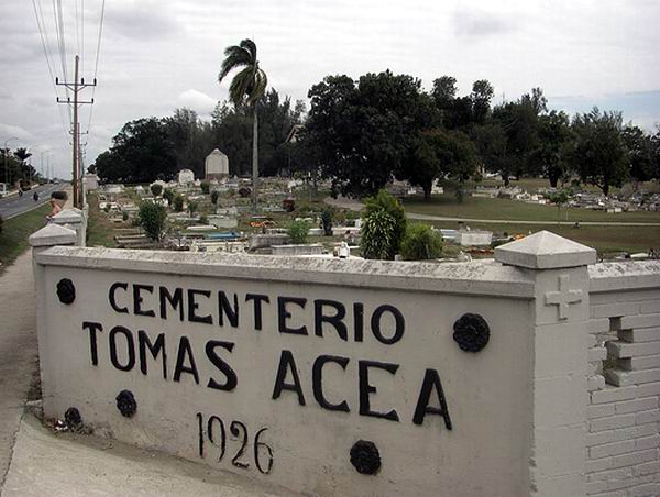 90 aniversario del cementerio Tom�s Acea