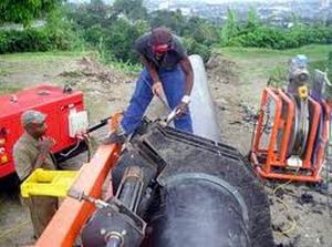 Conductora de agua en Santiago de Cuba.