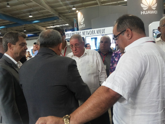 Recorre Viceministro primero de las FAR Feria Informática 2018 