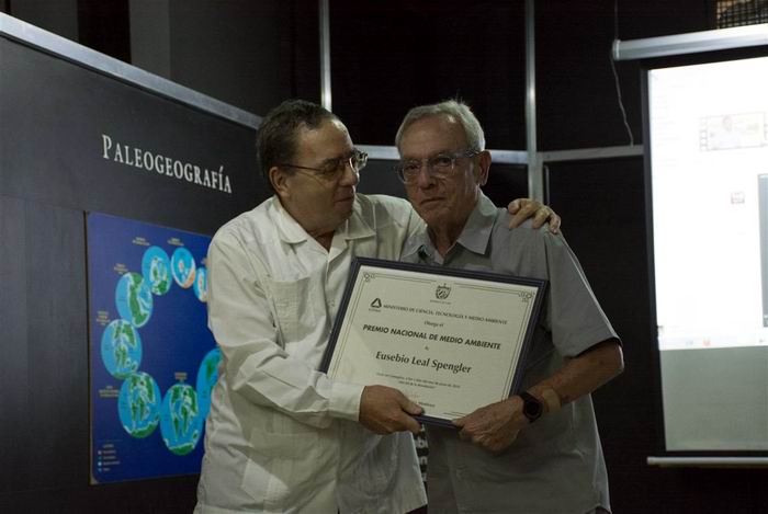 Entregan a Eusebio Leal el Premio Nacional de Medio Ambiente