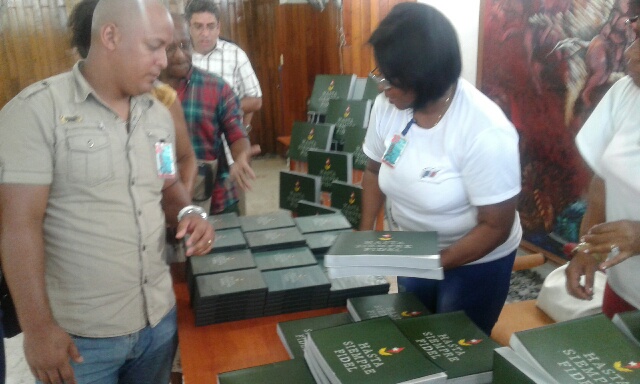 Presentan libro “Hasta Siempre Fidel” en Guantánamo