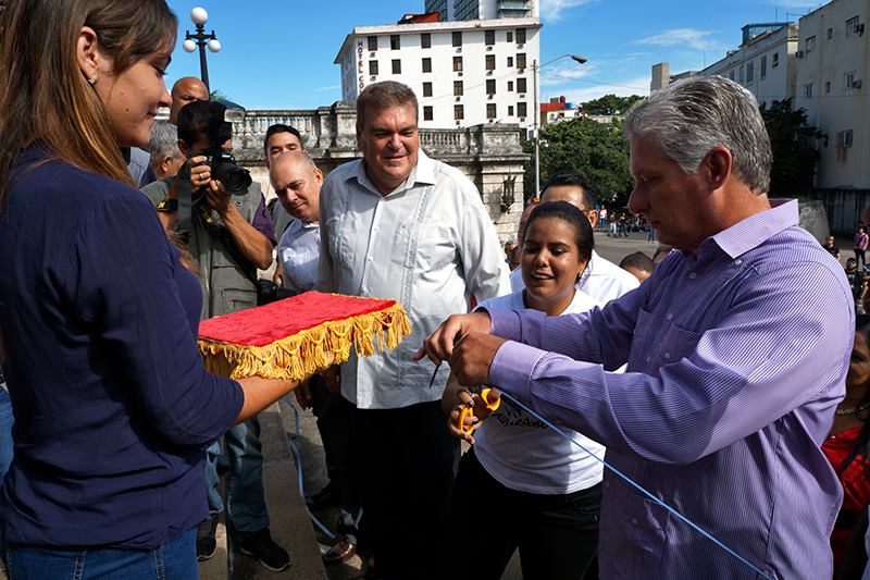 Un Corte de cinta para la bicentenaria Universidad de La Habana