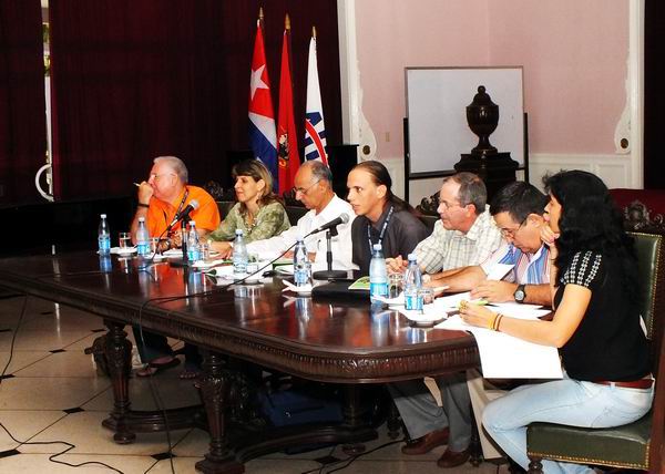 Debates durante el II Congreso de la AHS. Foto: Abel Rojas.