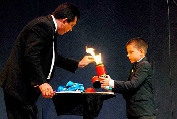 Espect�culo Noche de Ilusiones. Festival de magia Anfora 2014. Foto Peri�dico 26