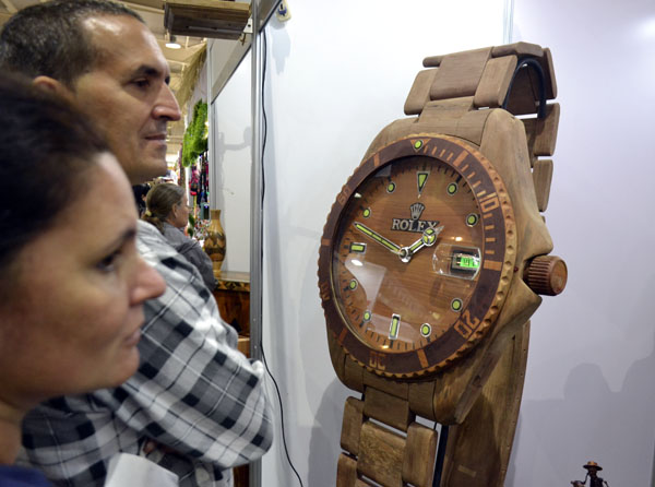 Creativas ofertas en FIART 2014. Foto Abel Rojas Barallobre