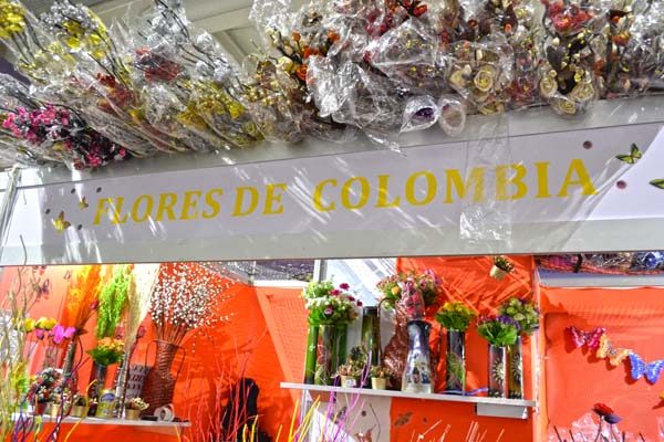 Creativas ofertas en FIART 2014. Foto Abel Rojas Barallobre