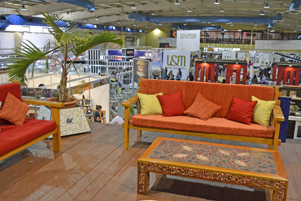 Creativas ofertas en FIART 2014. Foto Abel Rojas Barallobre