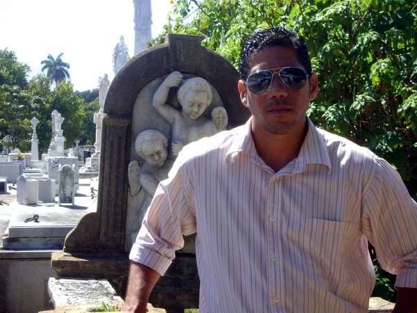 Frank David, the Cemetery and my Journalistic Instinct Frank David, the Cemetery and my Journalistic Instinct