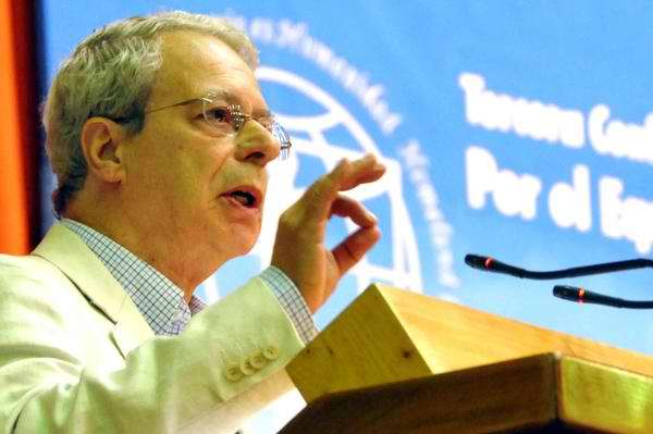 Frei Betto dedicó su Premio internacional José Martí a los Cinco Héroes. Foto Marcelino Vázquez