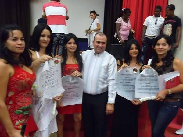 Nuevos graduados en la Univerisad Pedagógica de Las Tunas Nuevos graduados en la Univerisad Pedagógica de Las Tunas