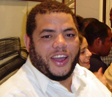 Kcho, pintor cubano presente en La Bienal de La Habana. Foto La Jiribilla