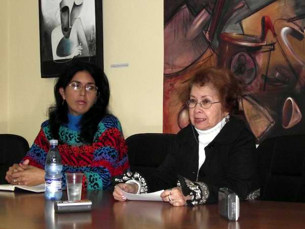 Presentación de “El mundo contemporáneo en crisis”, de un prestigioso colectivo de autores, bajo la coordinación de la Doctora en Ciencias Thalía Muklan Fung Riverón. Foto Abel Rojas. Presentación de “El mundo contemporáneo en crisis”, de un prestigioso colectivo de autores, bajo la coordinación de la Doctora en Ciencias Thalía Muklan Fung Riverón. Foto Abel Rojas.