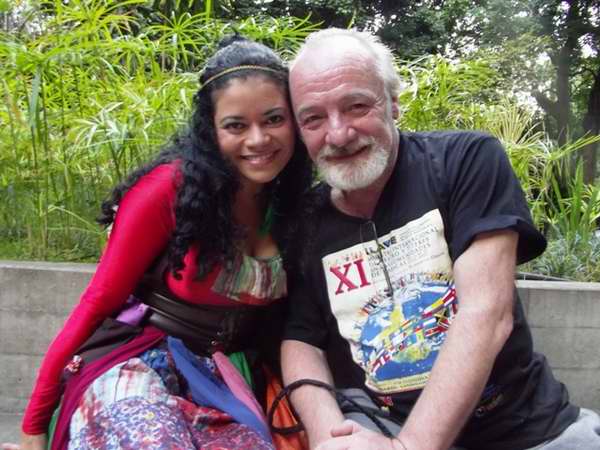 La joven actriz Lilibet Trejo García, quien además, es co-guionista de varias obras del grupo Teatro Los Invisibles La joven actriz Lilibet Trejo García, quien además, es co-guionista de varias obras del grupo Teatro Los Invisibles