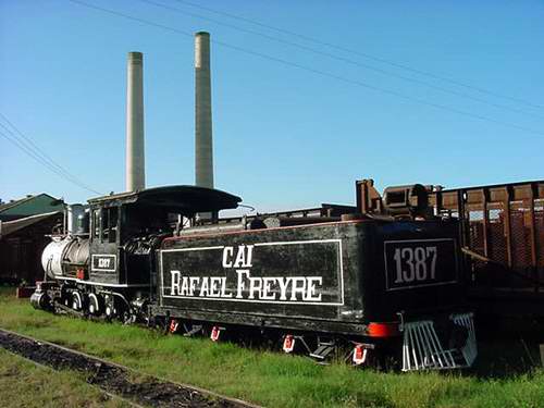 Locomotora en el municipio Rafael Freyre, Holguín, Cuba Locomotora en el municipio Rafael Freyre, Holguín, Cuba