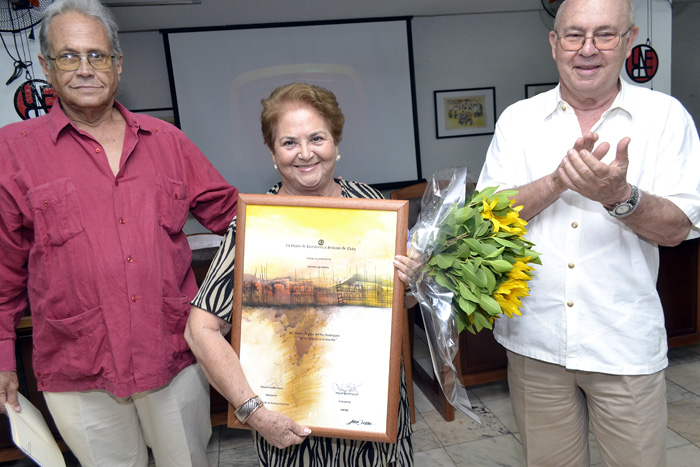 La destacada actriz Marta del Río mereció la condición de Miembro de Mérito de la UNEAC. Foto: Abel Rojas Barallobre