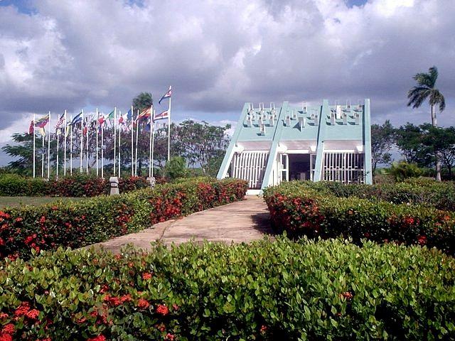 Por rediseñar el Caimito del Hanábana Por rediseñar el Caimito del Hanábana