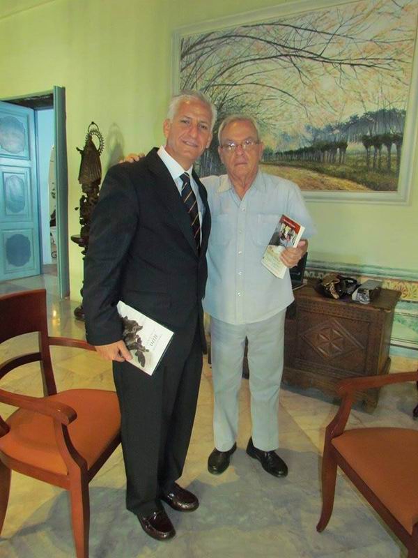 Miguel Ángel Alvelo Céspedes junto al historiador de La Habana, Dr. Eusebio Leal Spengler