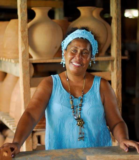 Miriam Morales del Toro, creadora junto a su esposo Leo, del Proyecto Alfibrarte