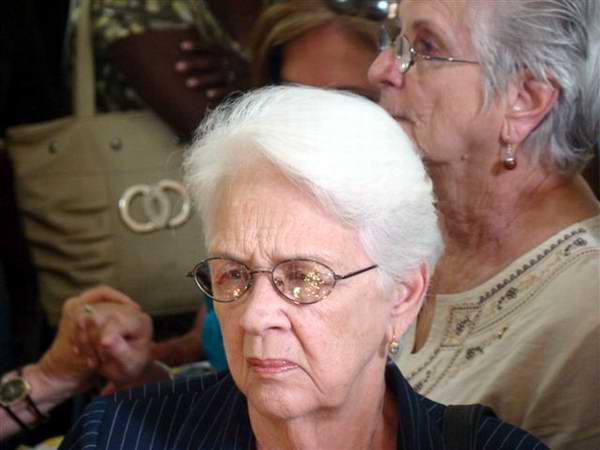 Mirta Rodr�guez y Magali Llort, madres de los h�roes antiterroristas Antonio Guerrero y Fernando Gonz�lez respectivamente. Foto: Rafael P�rez Oquendo, Especialista en Comunicaci�n del Instituto Cubano de la M�sica.