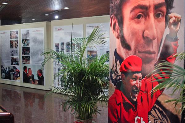 Muestra fotográfica rinde homenaje a Chávez