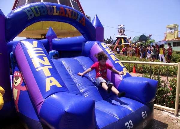 Aparato inflable en la Isla del Coco Aparato inflable en la Isla del Coco