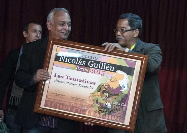 Entregan Premios Nicols Guilln y Alejo Carpentier 2015. Foto: AIN Entregan Premios Nicols Guilln y Alejo Carpentier 2015. Foto: AIN