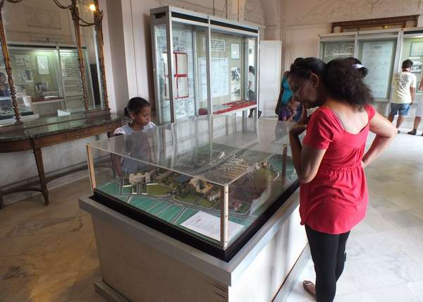 Una mirada al 26 de Julio desde el Museo de la Revoluci�n. Foto Abel Rojas