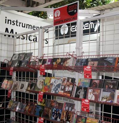 Comenz� expoventa de discos en Pabell�n Cuba