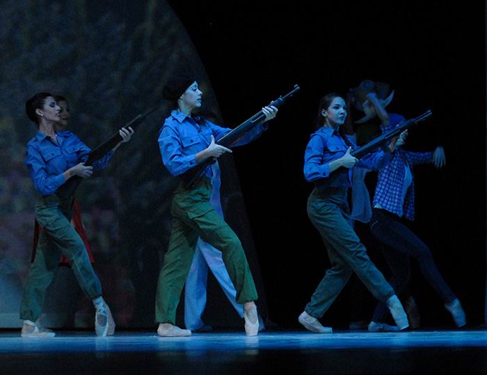 Envía el Ballet Nacional mensaje de felicitación a la FMC por sus 60 años