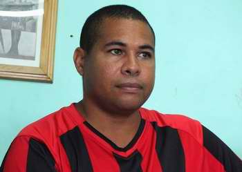 El administrador de la SB Manuel Pi�eiro, Yordanis Le�n. Foto Abel Rojas