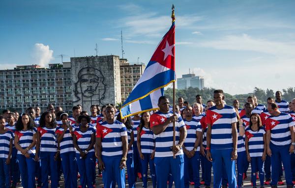 Abanderan delegación olímpica cubana. Foto: Marcelino Vázquez