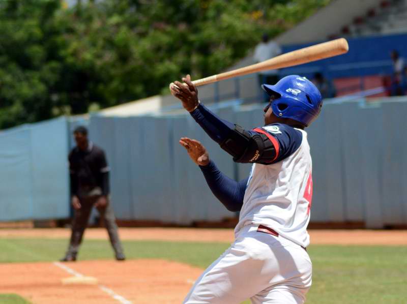 Camagüeyano Alexander Ayala entre las Estrellas de la pelota cubana