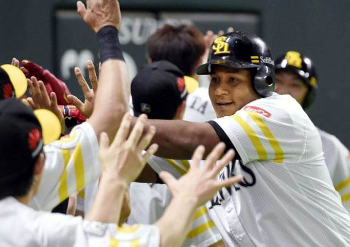 Anota dos e impulsa una Despaigne en triunfo del Softbank