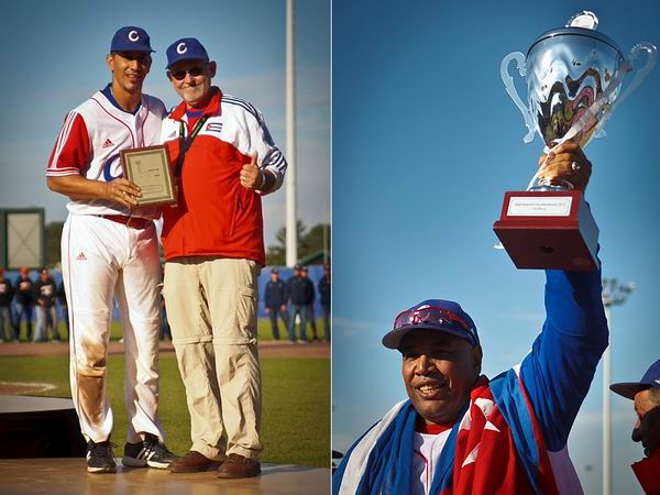 El receptor cubano Ariel Pestano recibe el premio de la prensa entregado por Peter C. Bjarkman y a la derecha Víctor Mesa con el trofeo de Campeones en Haarlem 2012. (Fotos: Michael Rosa / Baseballdecuba.com) El receptor cubano Ariel Pestano recibe el premio de la prensa entregado por Peter C. Bjarkman y a la derecha Víctor Mesa con el trofeo de Campeones en Haarlem 2012. (Fotos: Michael Rosa / Baseballdecuba.com)