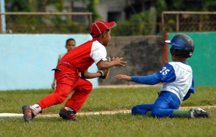 Béisbol infantil en Cuba
