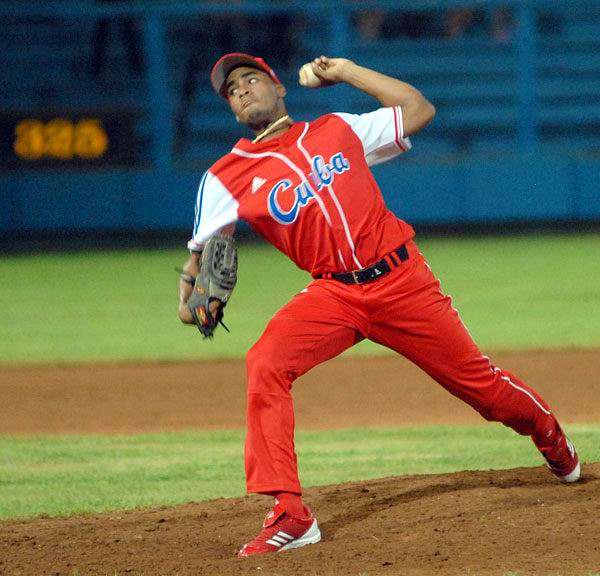 El lanzador zurdo Darién Núñez ocupará el puesto del también siniestro Leandro Martínez en el staff cubano. Foto: Juan Moreno El lanzador zurdo Darién Núñez ocupará el puesto del también siniestro Leandro Martínez en el staff cubano. Foto: Juan Moreno