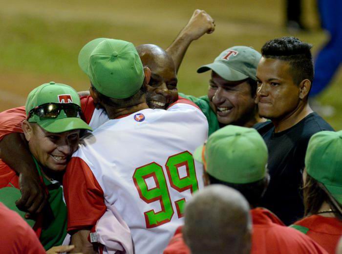 Elegidos refuerzos de equipos semifinalistas en torneo cubano de Béisbol