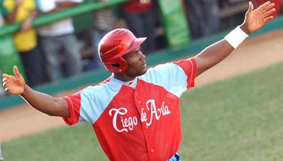 Bisbol-55 SN: Ciego de vila sigue de lder; con Granma e Industriales de cerca. Foto: Cubadebate Bisbol-55 SN: Ciego de vila sigue de lder; con Granma e Industriales de cerca. Foto: Cubadebate